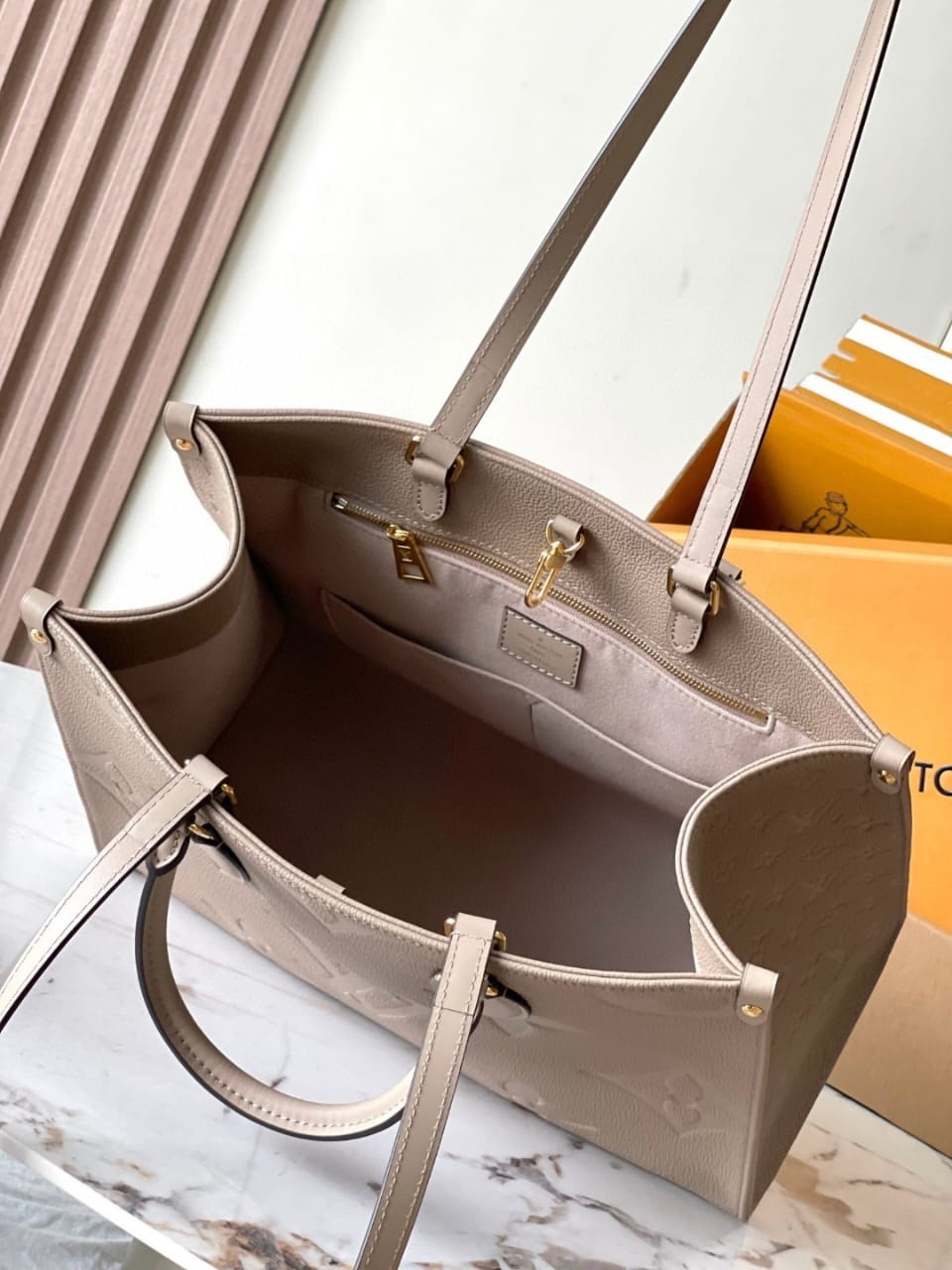 Bolso OnTheGo MM Louis Vuitton - Imagen 7