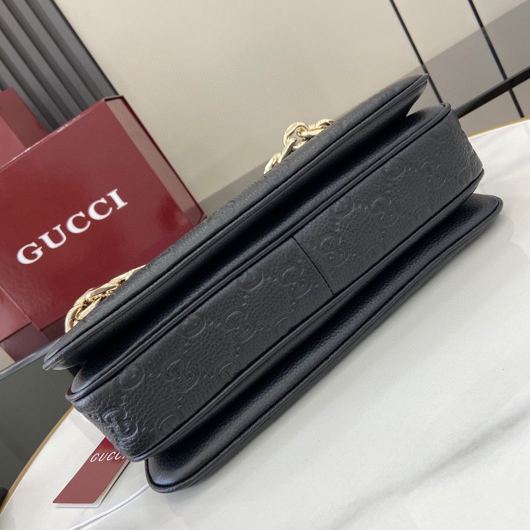 Minibolso de hombro GG Emblem Gucci - Imagen 4