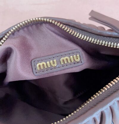 Bolso hobo Wander Miu Miu - Imagen 8