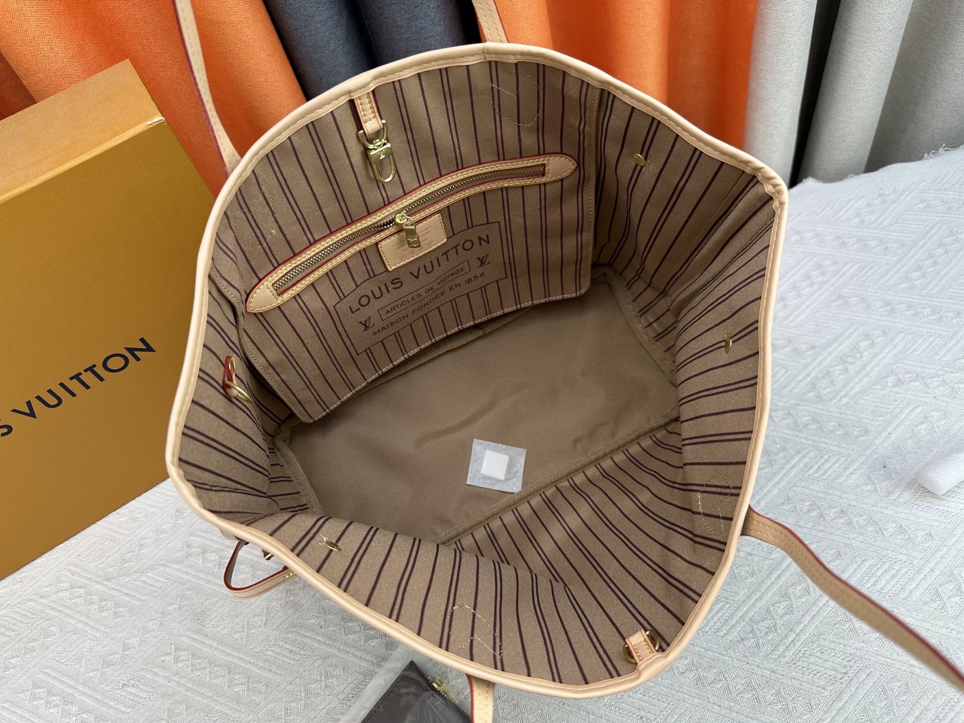 Bolso Neverfull MM Louis Vuitton - Imagen 8
