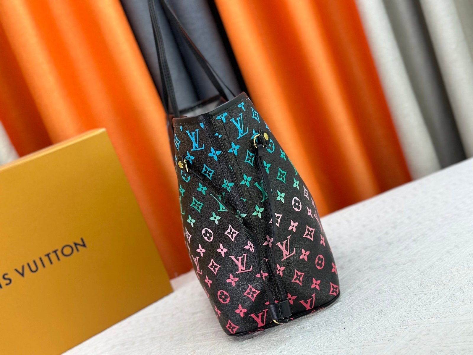 Bolso Neverfull MM Louis Vuitton - Imagen 4
