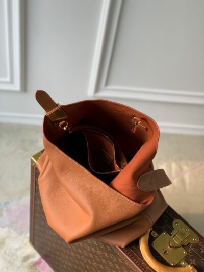 Bolso Low Key Hobo MM Louis Vuitton - Imagen 8