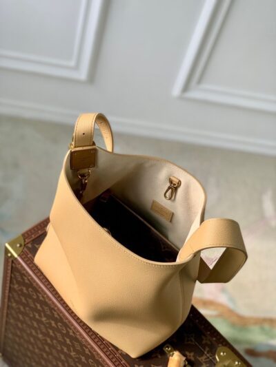 Bolso Low Key Hobo PM Louis Vuitton - Imagen 7