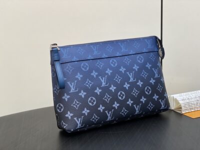 Cartera de mano Pochette Voyage Souple Louis Vuitton - Imagen 3