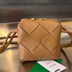 Bolso mini cassette camera BOTTEGA VENETA