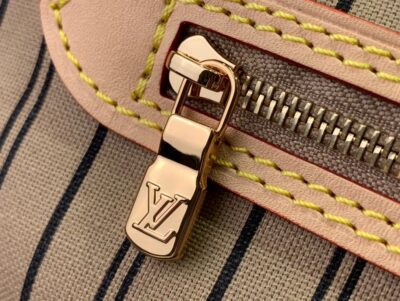 Bolso Neverfull Inside Out MM Louis Vuitton - Imagen 8