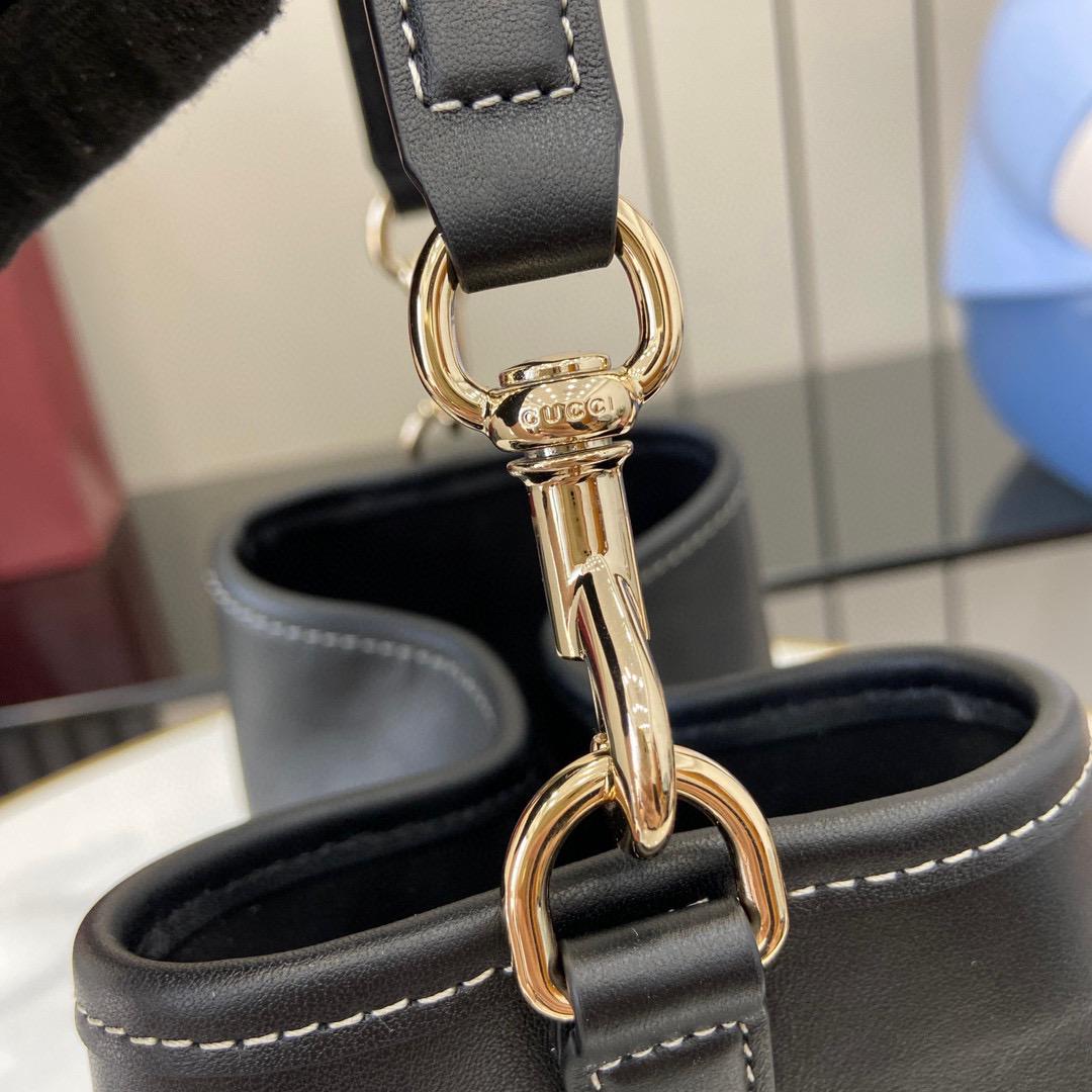 Minibolso bombonera GG Emblem Gucci - Imagen 6