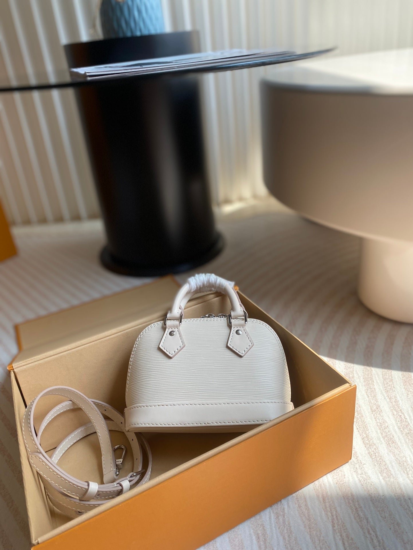 Bolso Nano Alma Louis Vuitton - Imagen 2