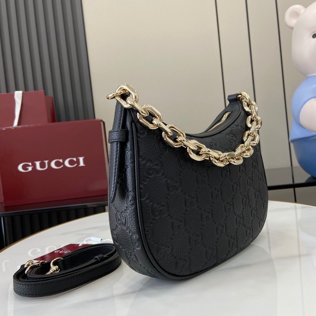 Bolso de hombro GG Emblem pequeño Gucci - Imagen 2