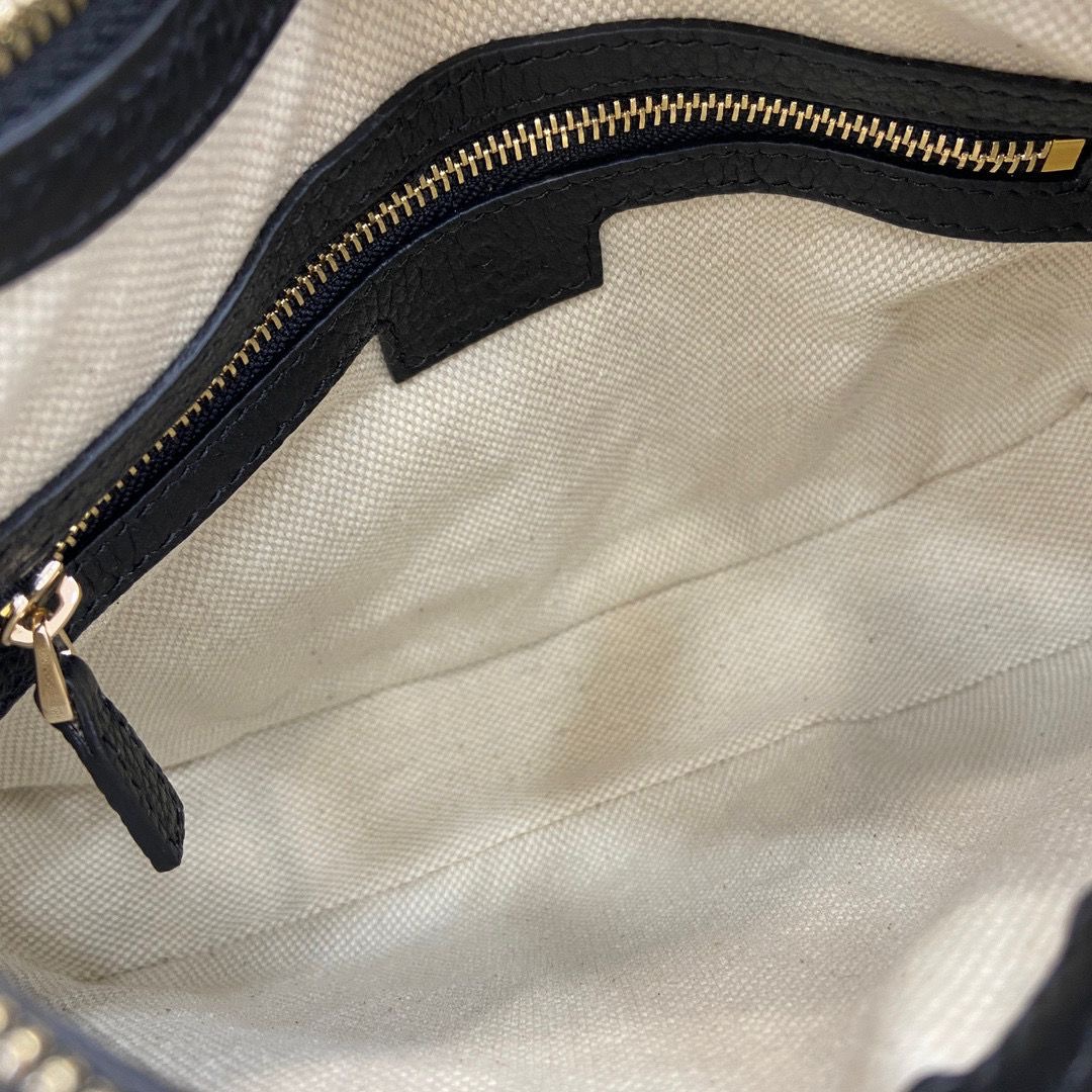 Bolso de hombro GG Emblem pequeño Gucci - Imagen 9