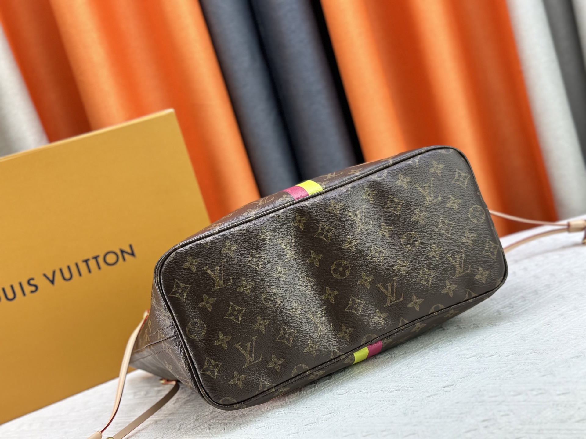 Bolso Neverfull MM Louis Vuitton - Imagen 5