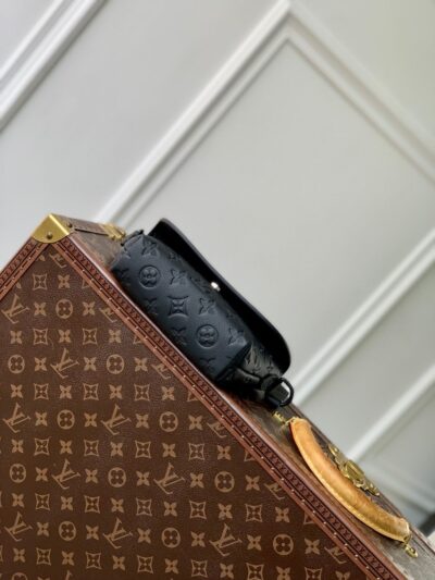 Cartera Pulse con bandolera Louis Vuitton - Imagen 4