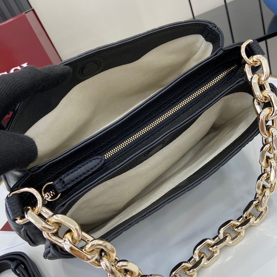 Minibolso de hombro GG Emblem Gucci - Imagen 8