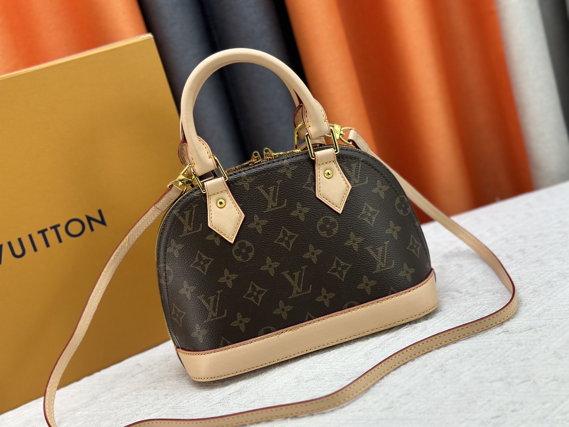 Bolso Alma BB Louis Vuitton - Imagen 4