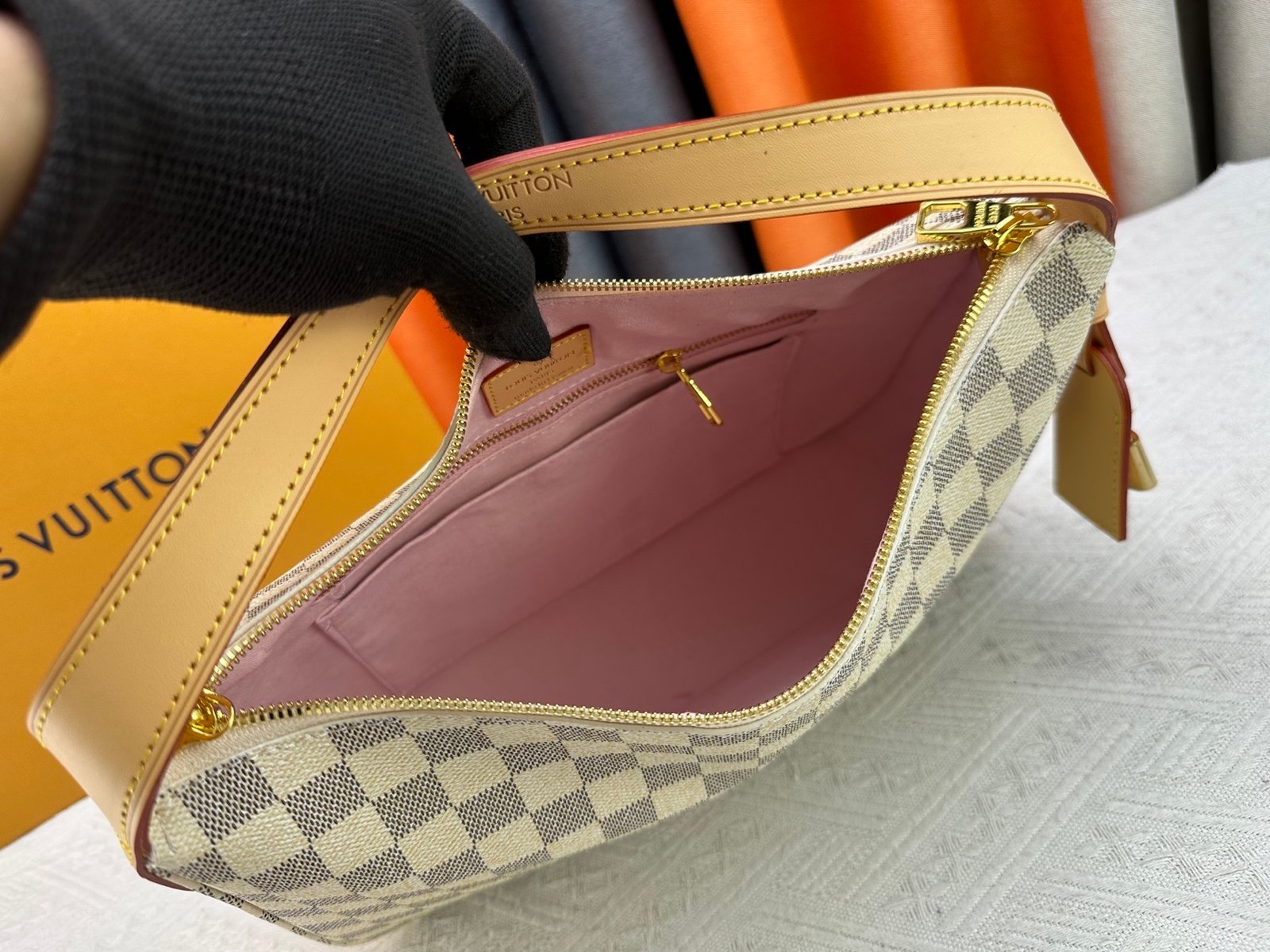 Bolso Slouchy PM Louis Vuitton - Imagen 7