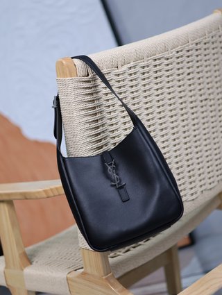 Bolso le 5 à 7 mediano YSL - Imagen 4