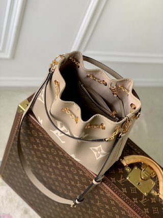 Bolso Bella Tote MM LOUIS VUITTON - Imagen 10