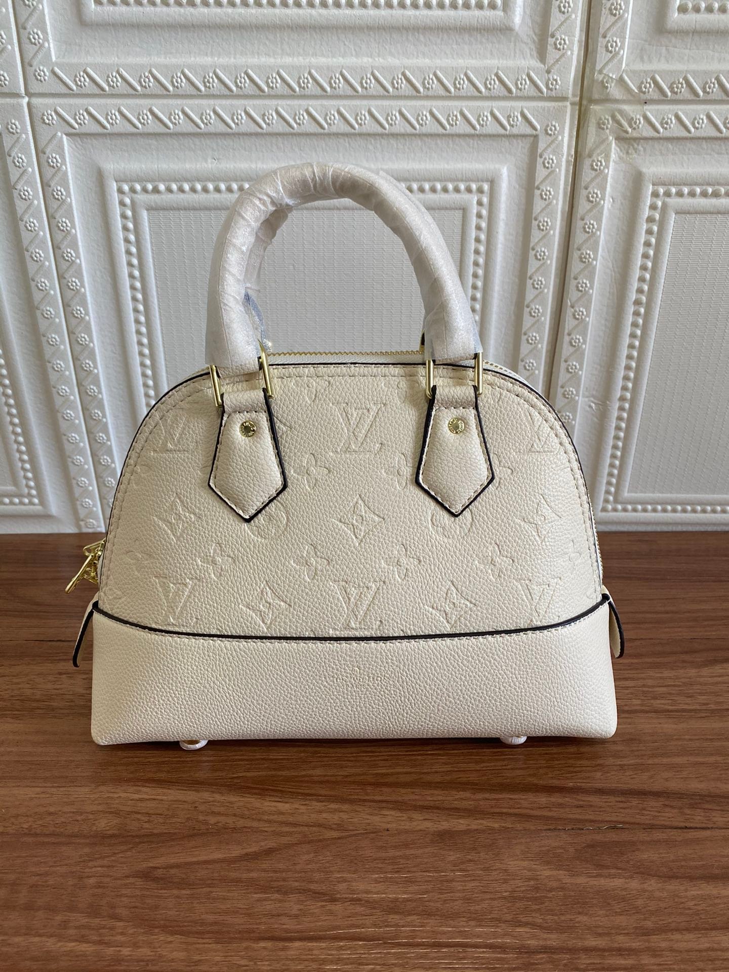 Bolso Alma BB Louis Vuitton - Imagen 4