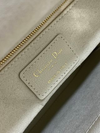 Bolso mediano Lady Dior DIOR - Imagen 9