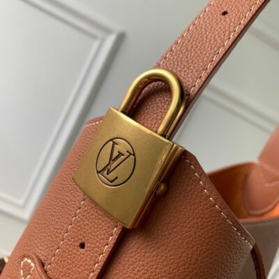 Bolso Low Key Hobo PM Louis Vuitton - Imagen 6