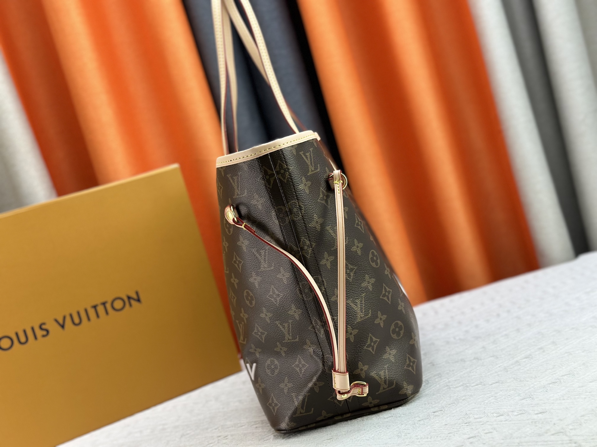 Bolso Neverfull MM Louis Vuitton - Imagen 4