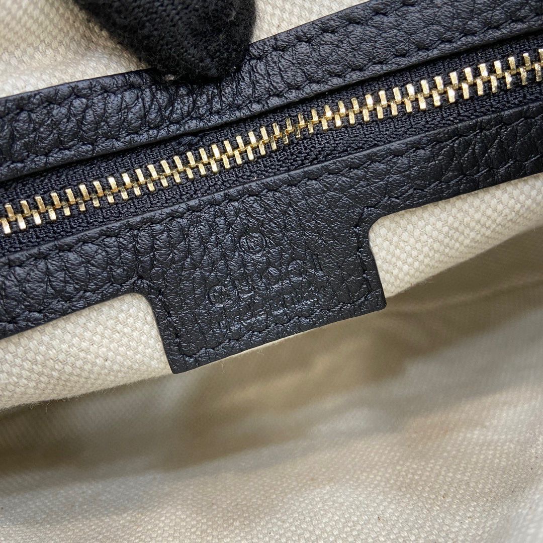 Bolso de hombro GG Emblem pequeño Gucci - Imagen 7