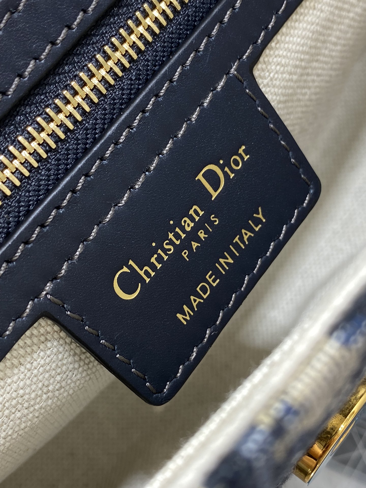 Bolso pequeño CD Besace Dior - Imagen 8