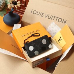 LV x YK Monedero con llavero Louis Vuitton