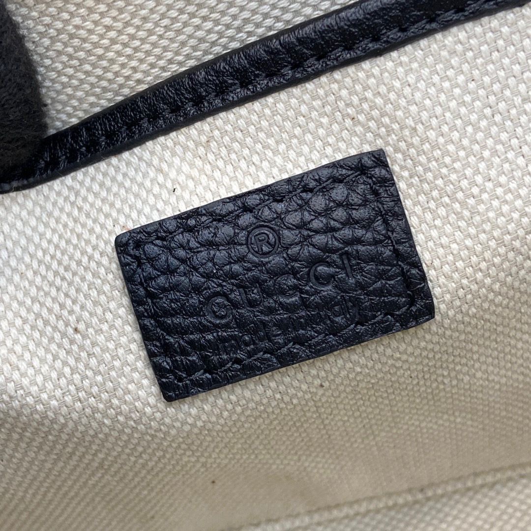 Minibolso de hombro GG Emblem Gucci - Imagen 9