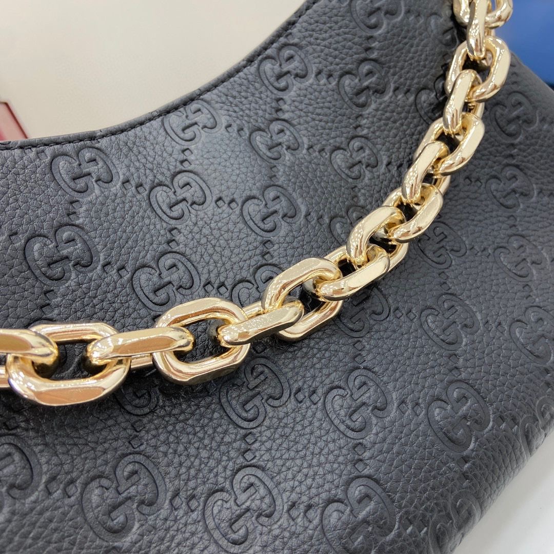 Minibolso de hombro GG Emblem Gucci - Imagen 7