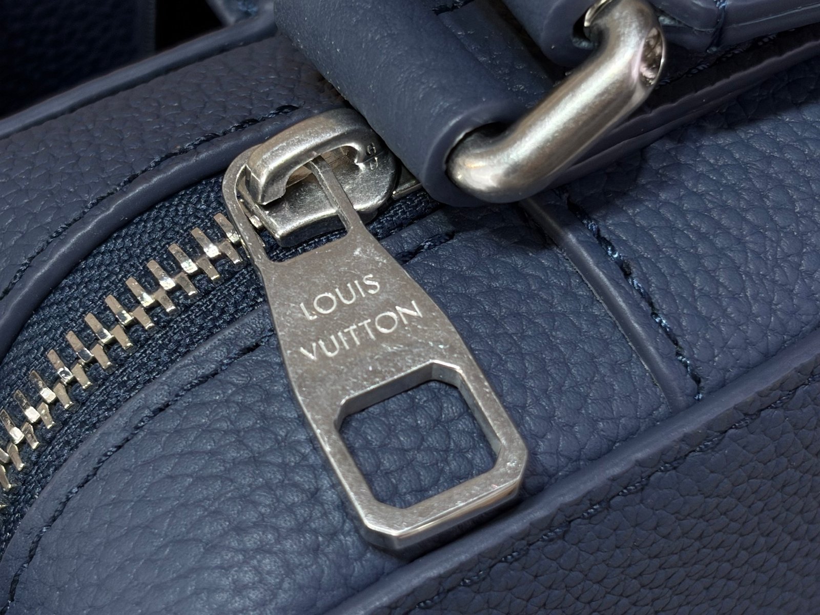 Bolso Messenger Boarding Louis Vuitton - Imagen 3