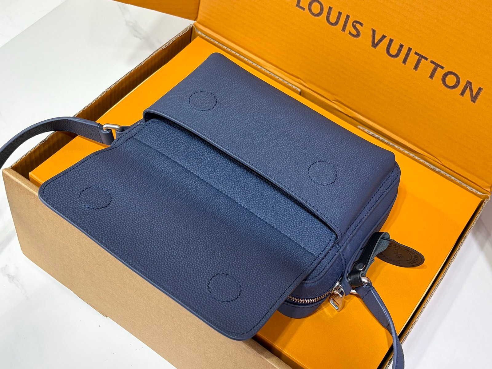Bolso Messenger Boarding Louis Vuitton - Imagen 8