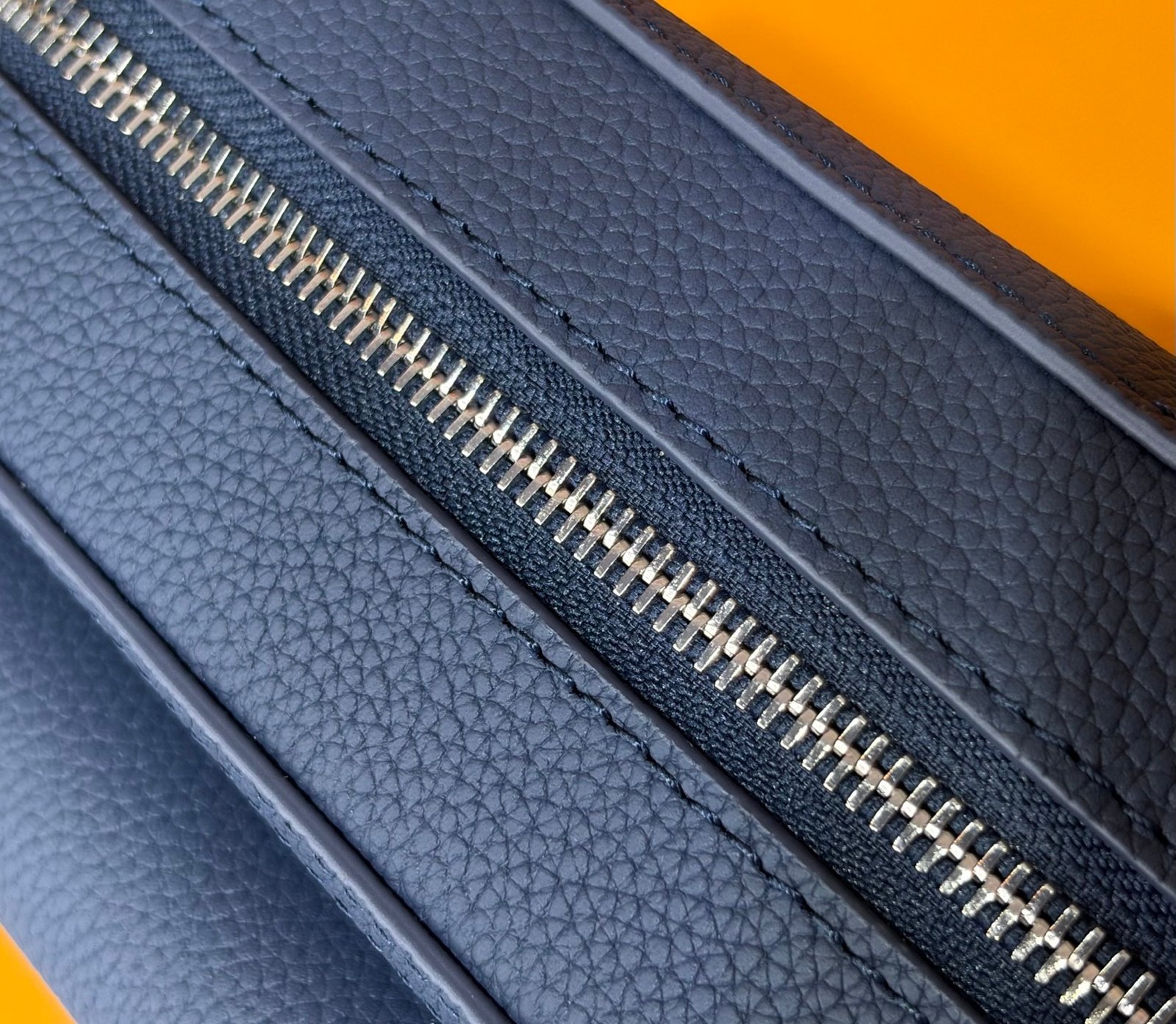 Bolso Messenger Boarding Louis Vuitton - Imagen 6