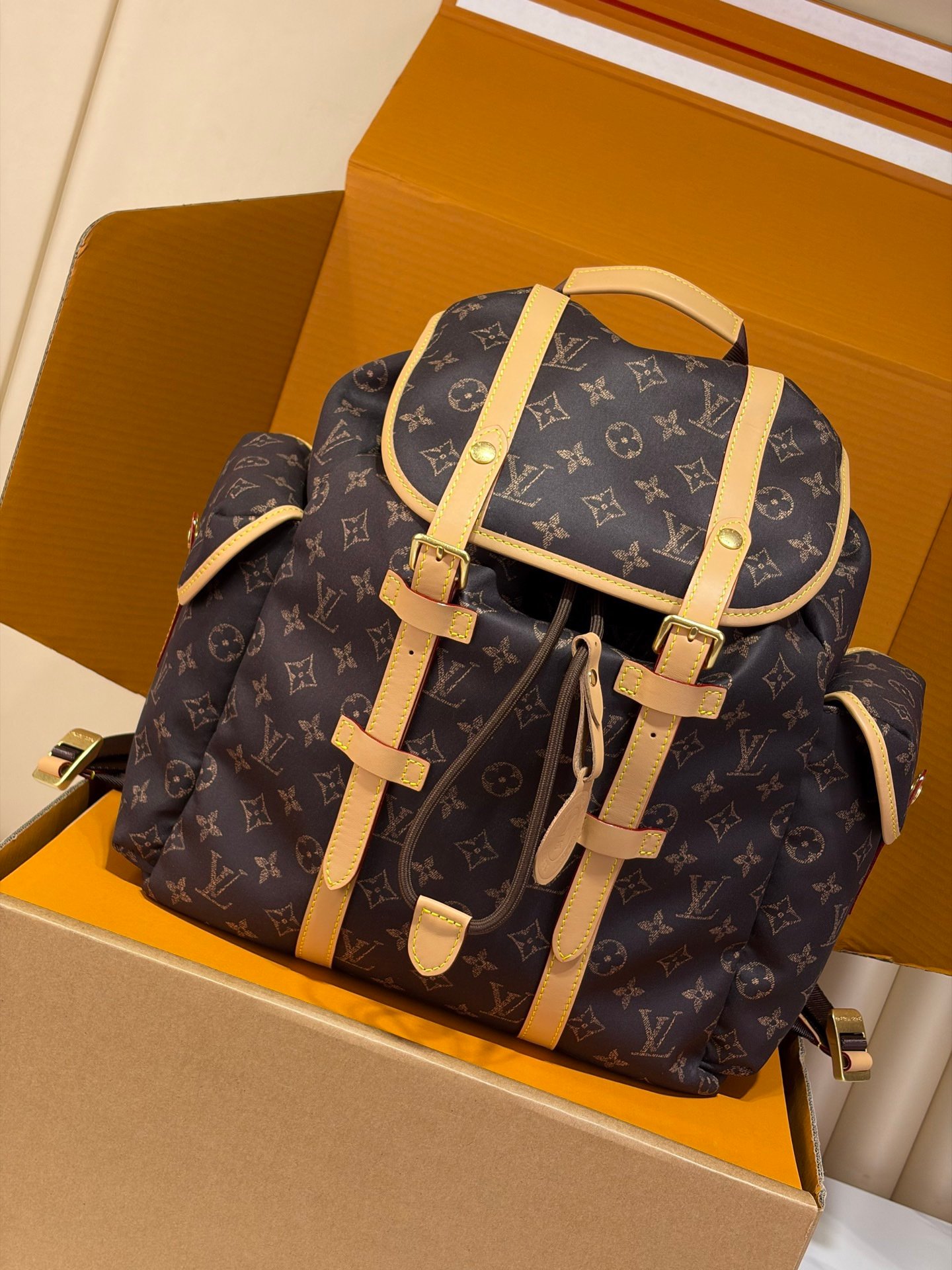 Mochila Christopher East West MM Louis Vuitton