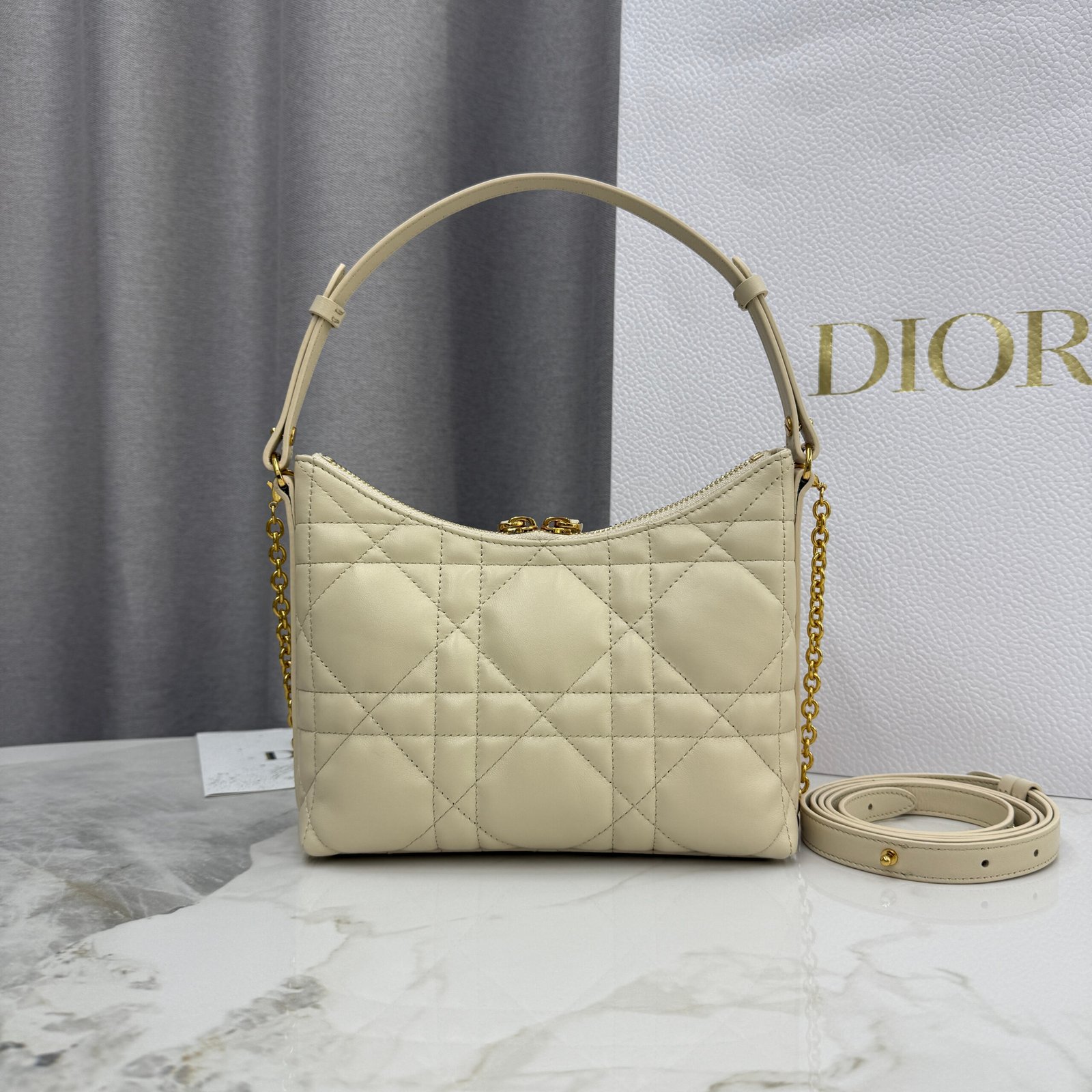 Minibolso Miss Caro Diorling con cadena Dior - Imagen 6