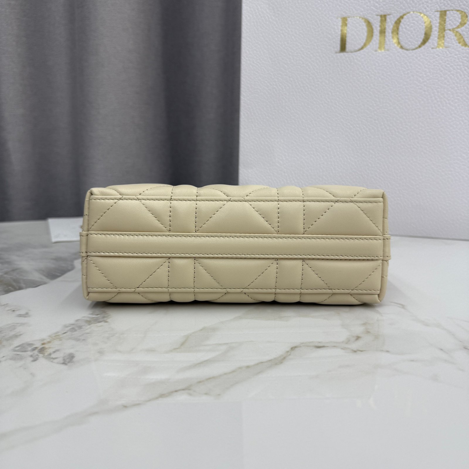 Minibolso Miss Caro Diorling con cadena Dior - Imagen 7
