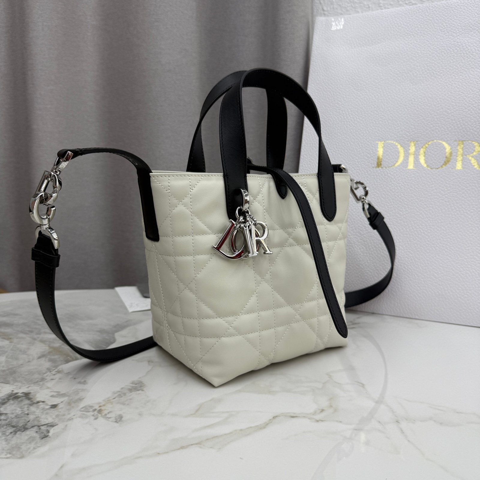 Bolso tote vertical pequeño Dior Toujours - Imagen 2