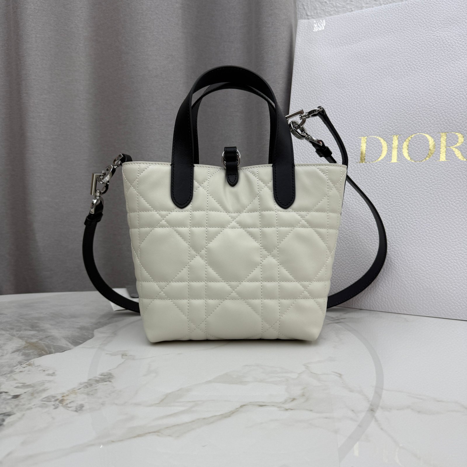 Bolso tote vertical pequeño Dior Toujours - Imagen 3