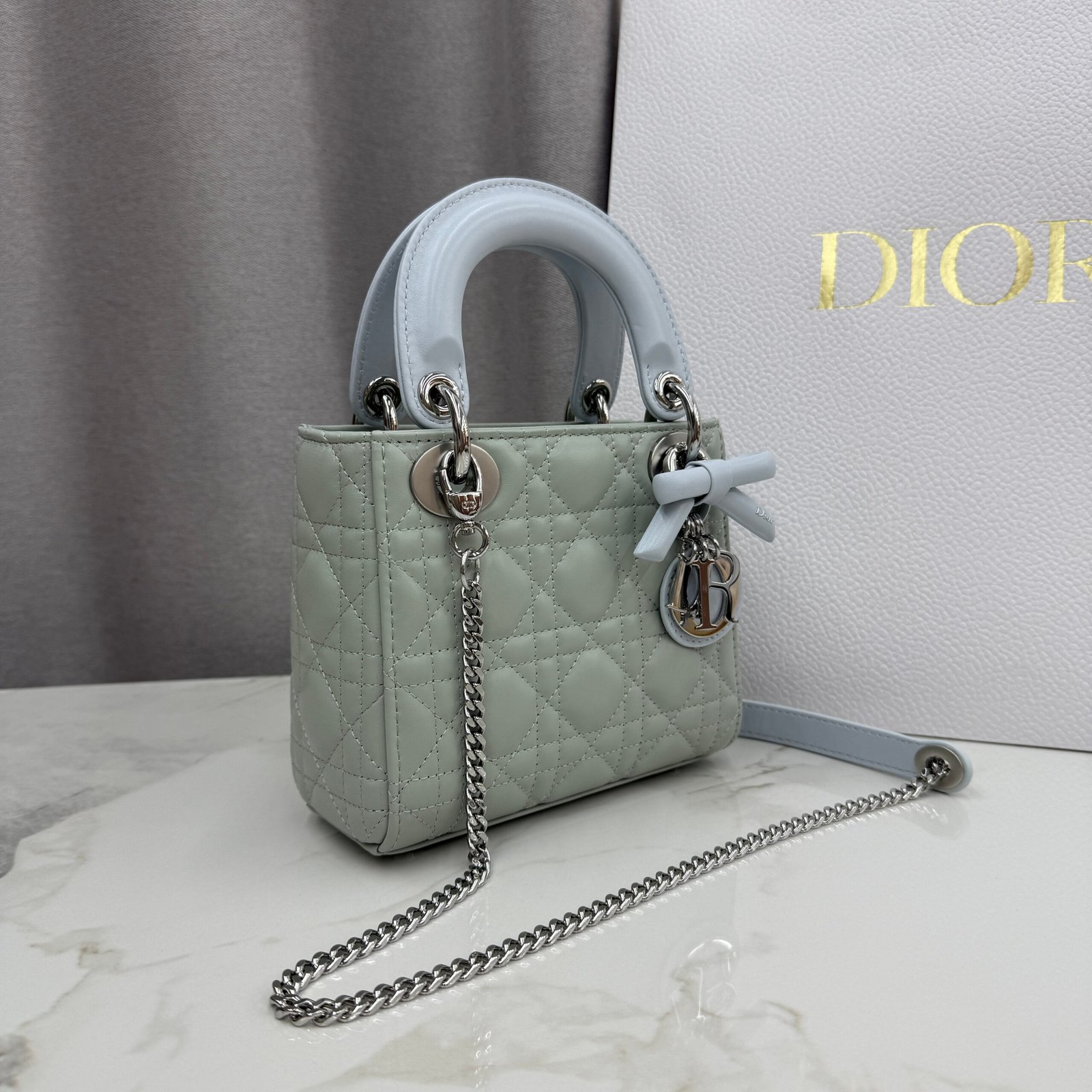 Bolso mini Lady Dior Dior Or con cadena - Imagen 2
