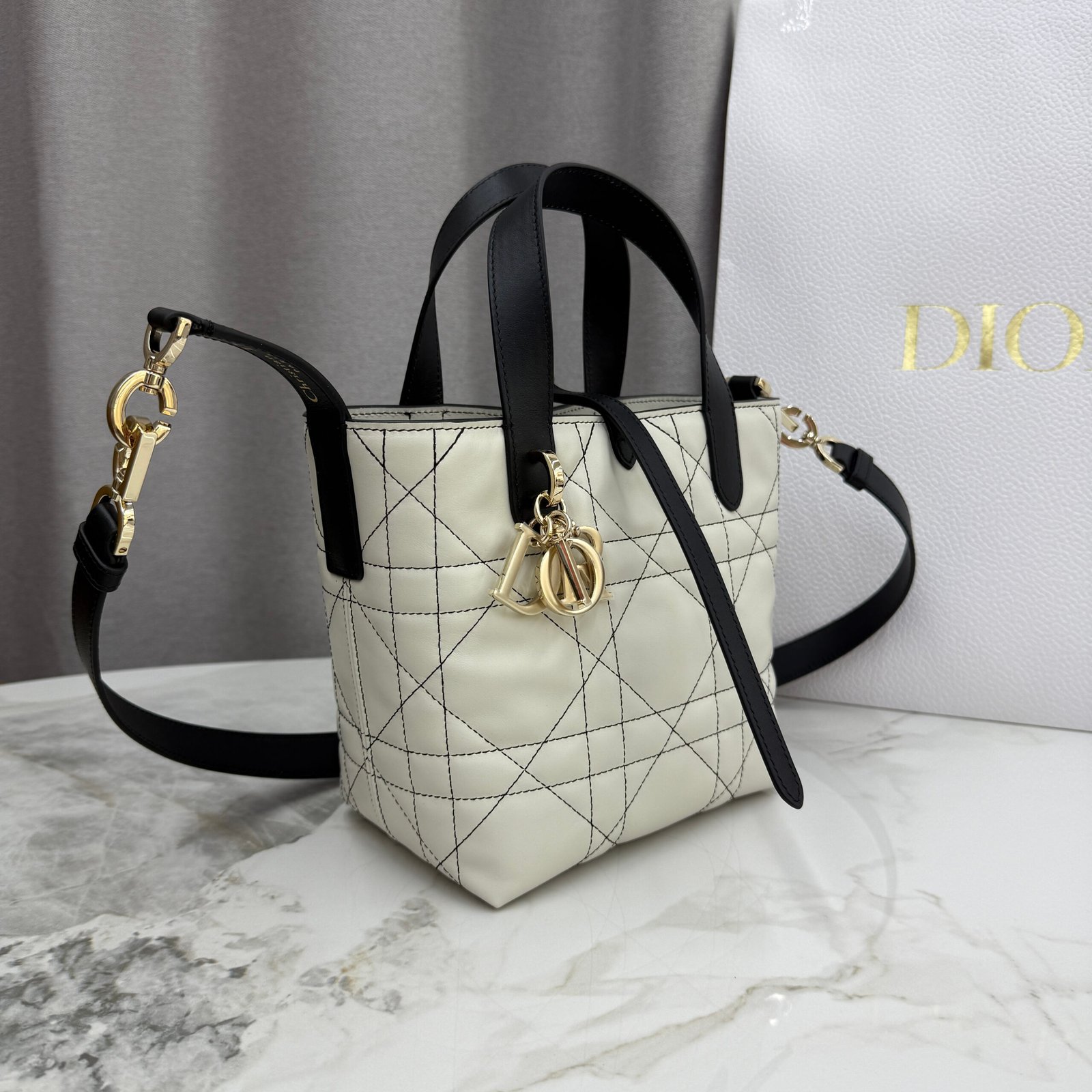 Bolso tote vertical pequeño Dior Toujours - Imagen 2