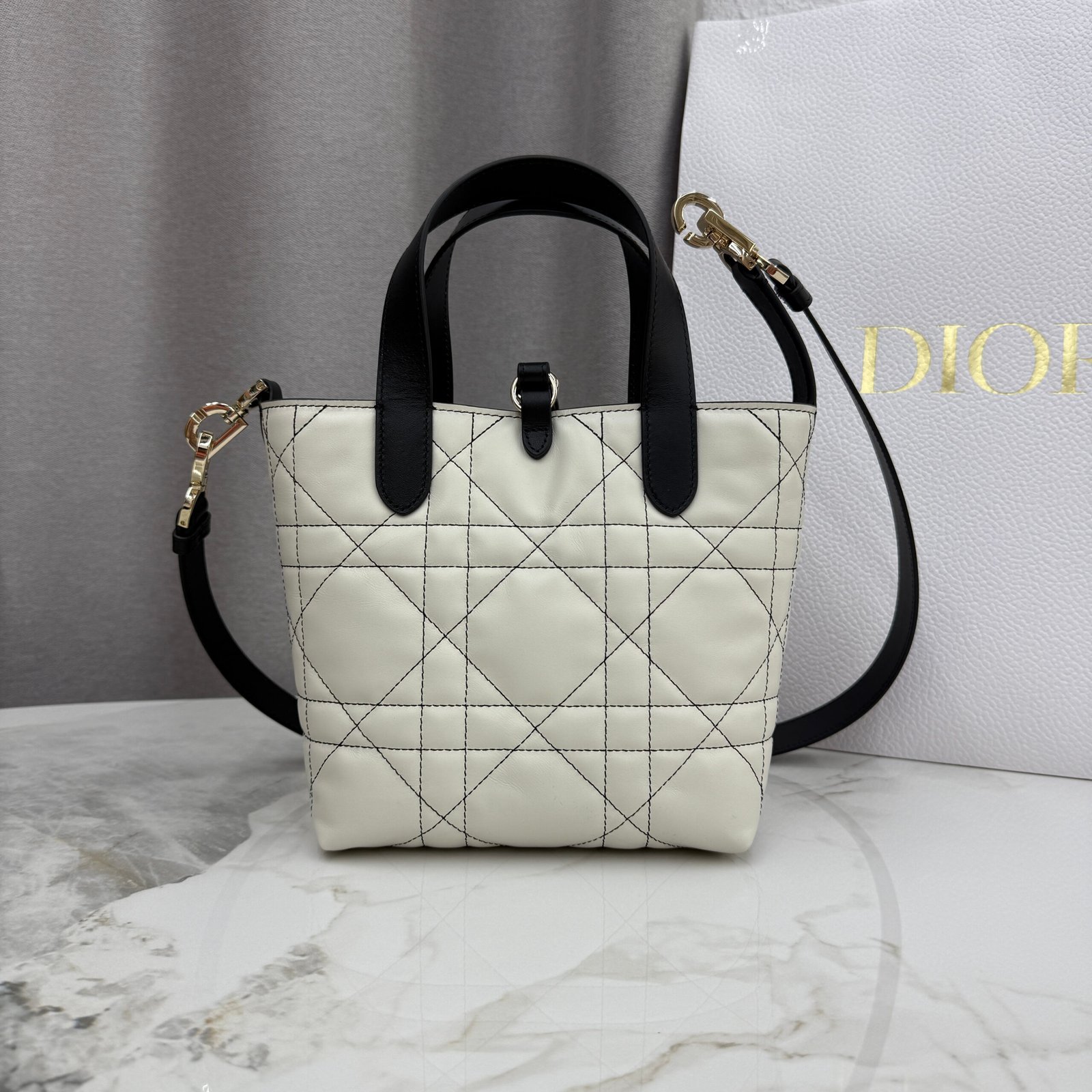 Bolso tote vertical pequeño Dior Toujours - Imagen 7