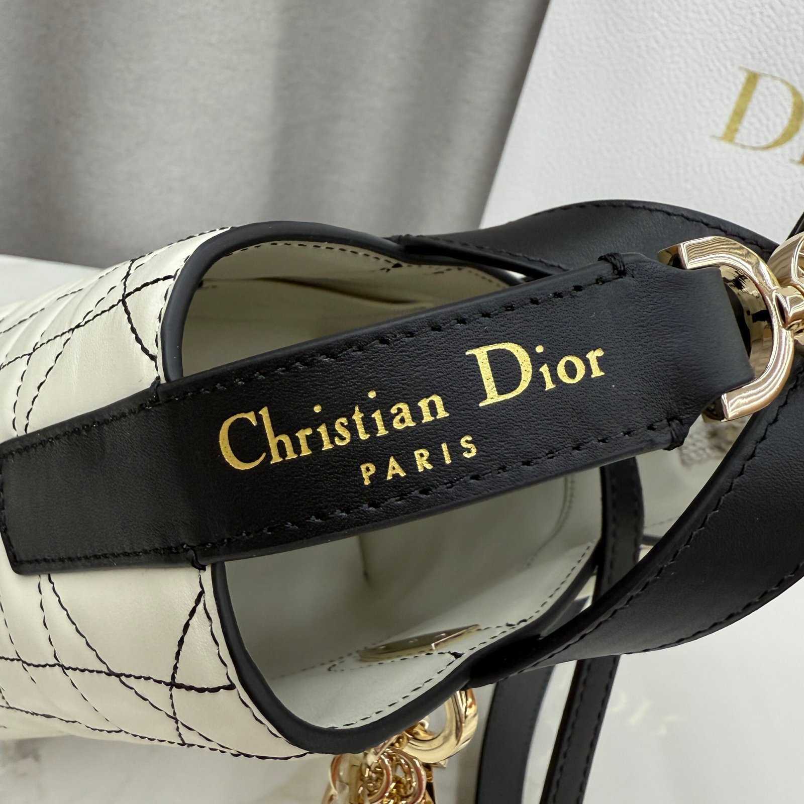 Bolso tote vertical pequeño Dior Toujours - Imagen 4