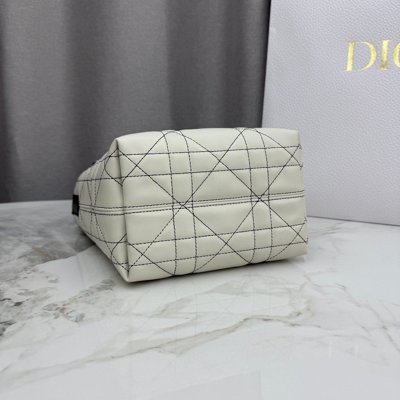 Bolso tote vertical pequeño Dior Toujours - Imagen 6