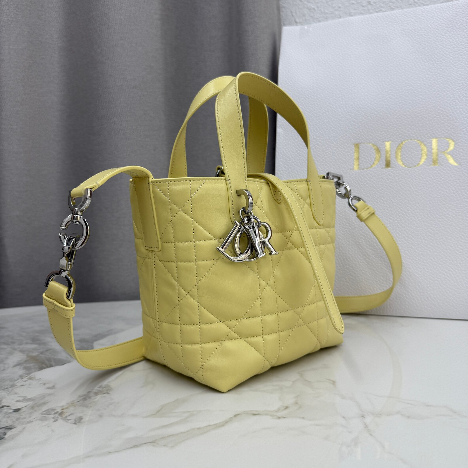 Bolso tote vertical pequeño Dior Toujours - Imagen 2