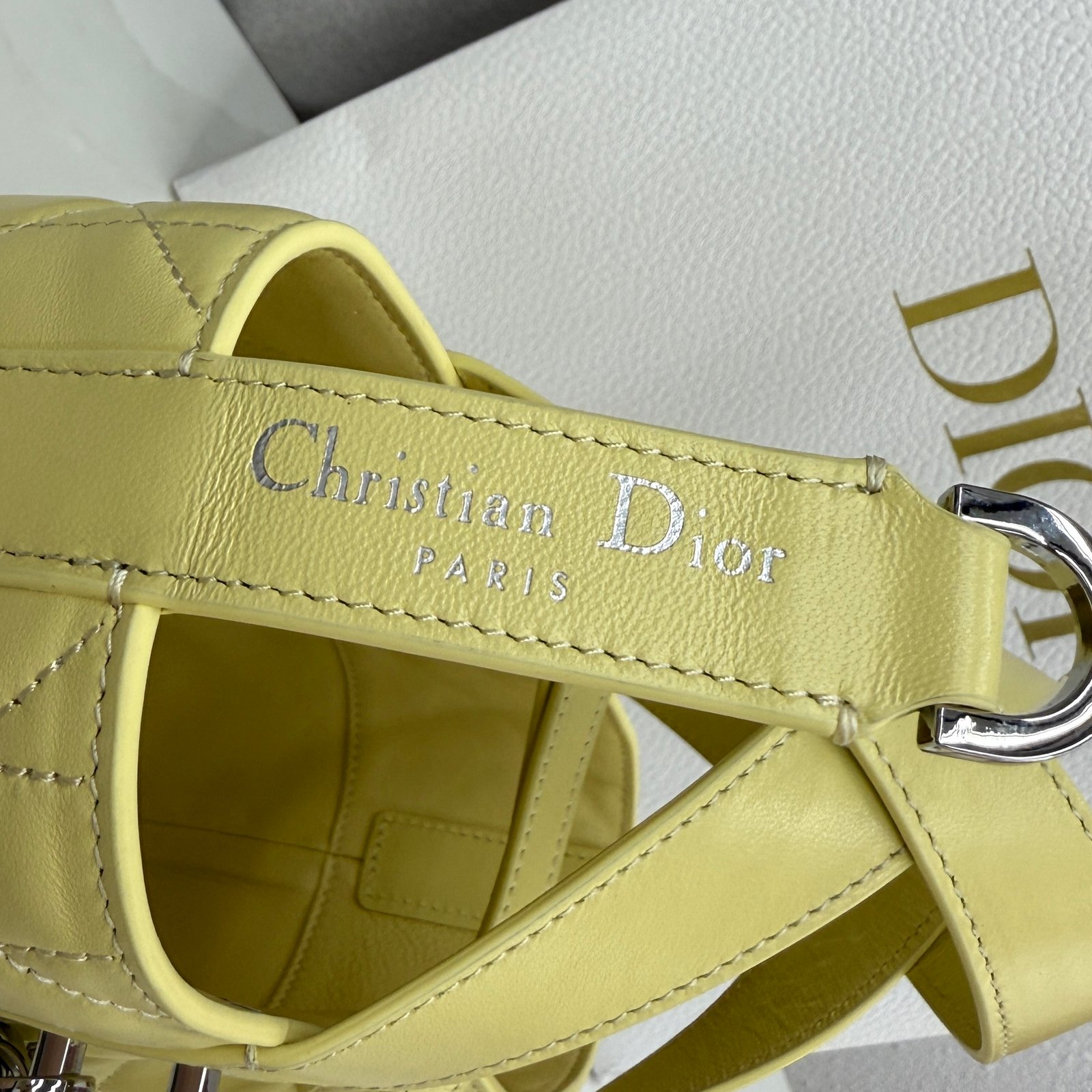 Bolso tote vertical pequeño Dior Toujours - Imagen 7