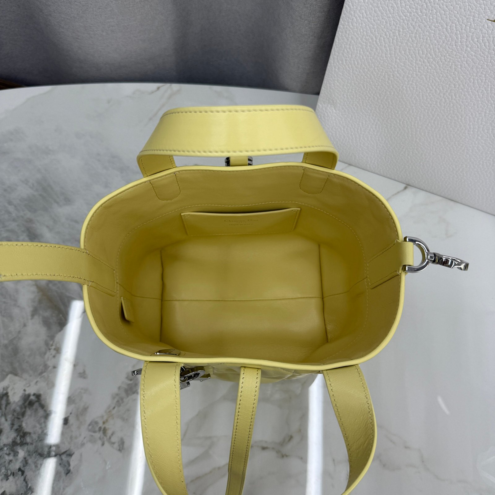 Bolso tote vertical pequeño Dior Toujours - Imagen 8