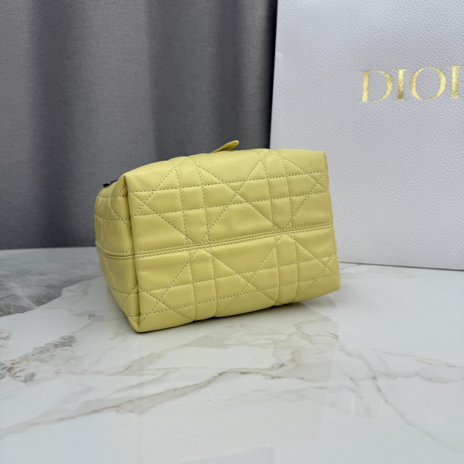 Bolso tote vertical pequeño Dior Toujours - Imagen 4