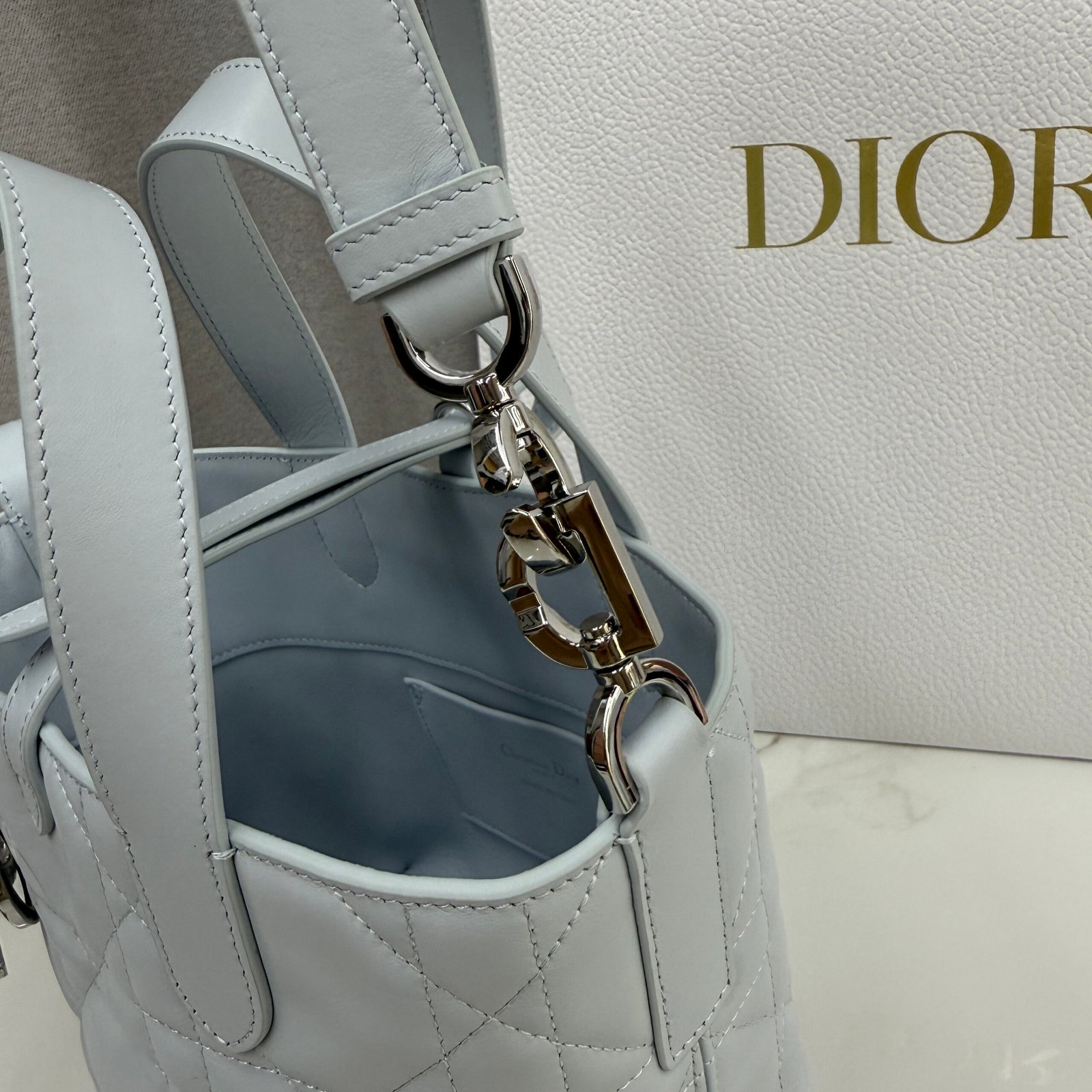 Bolso tote vertical pequeño Dior Toujours - Imagen 7