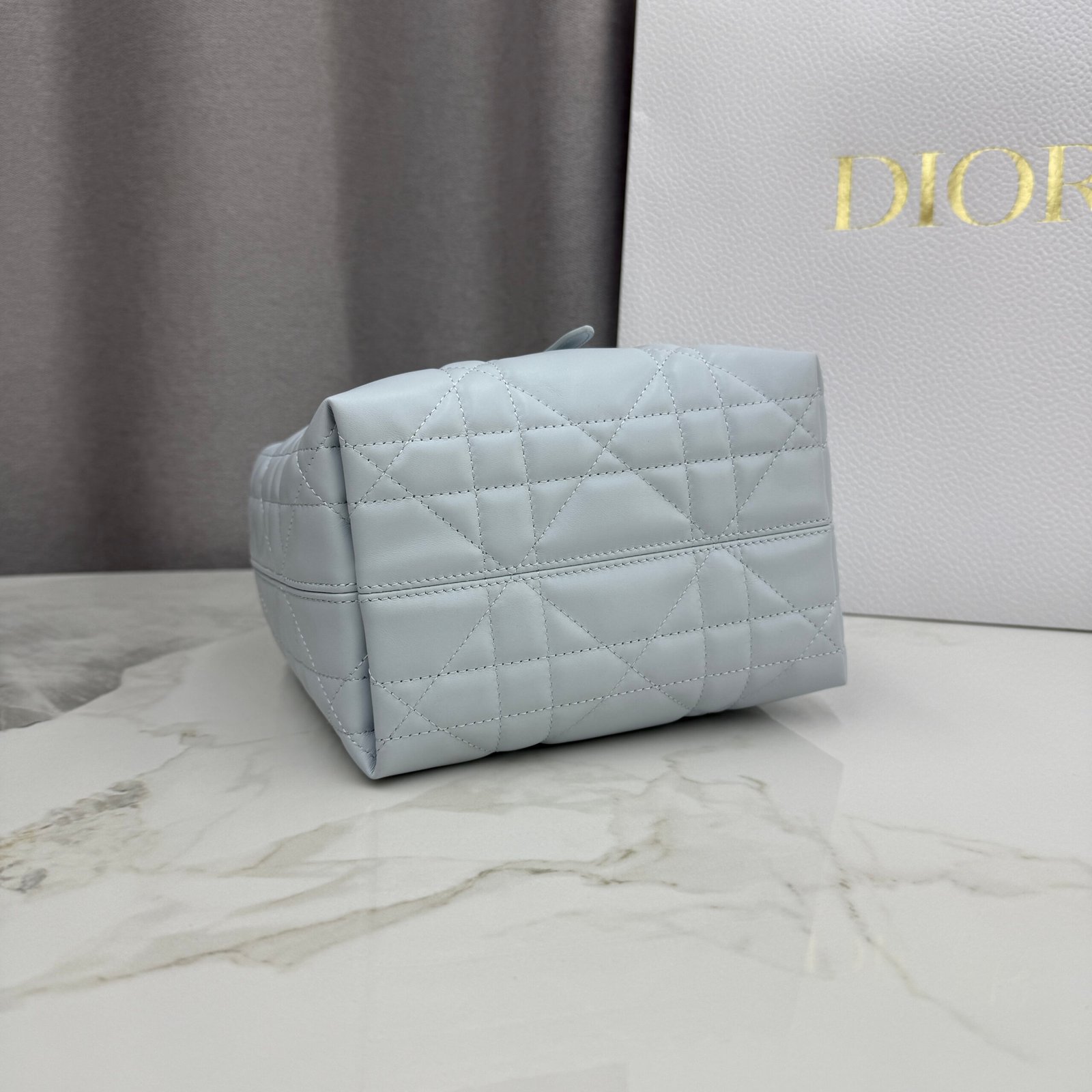 Bolso tote vertical pequeño Dior Toujours - Imagen 4