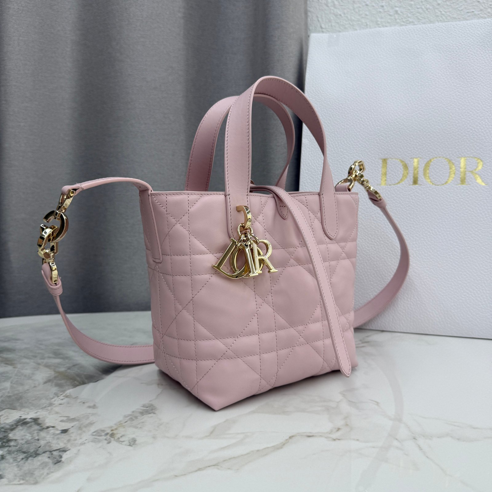 Bolso tote vertical pequeño Dior Toujours - Imagen 2